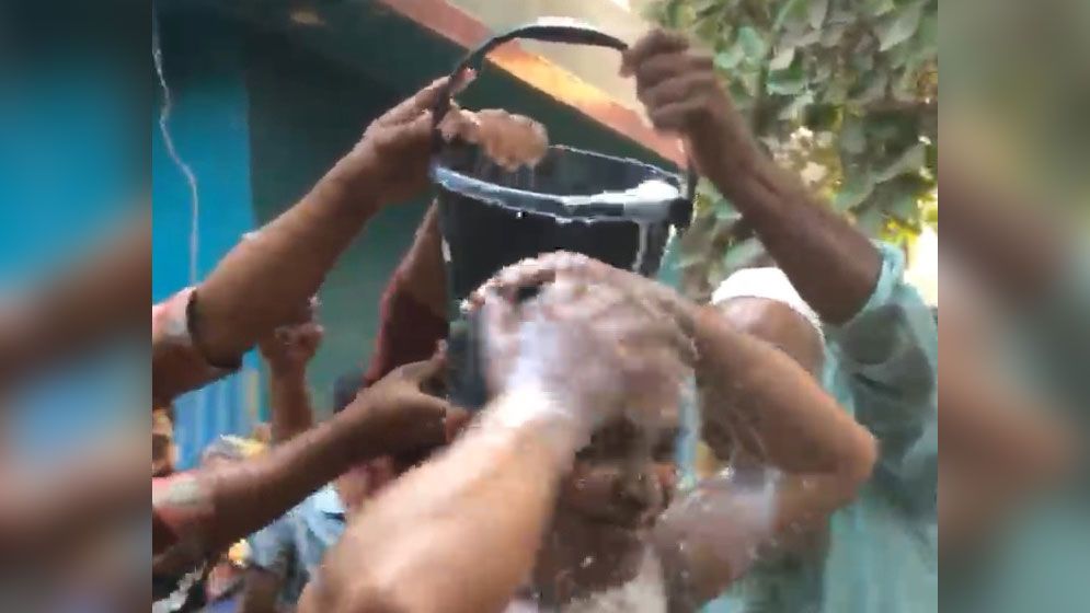 স্ত্রীকে তালাক দিয়ে আধা মণ দুধ দিয়ে গোসল স্বামীর